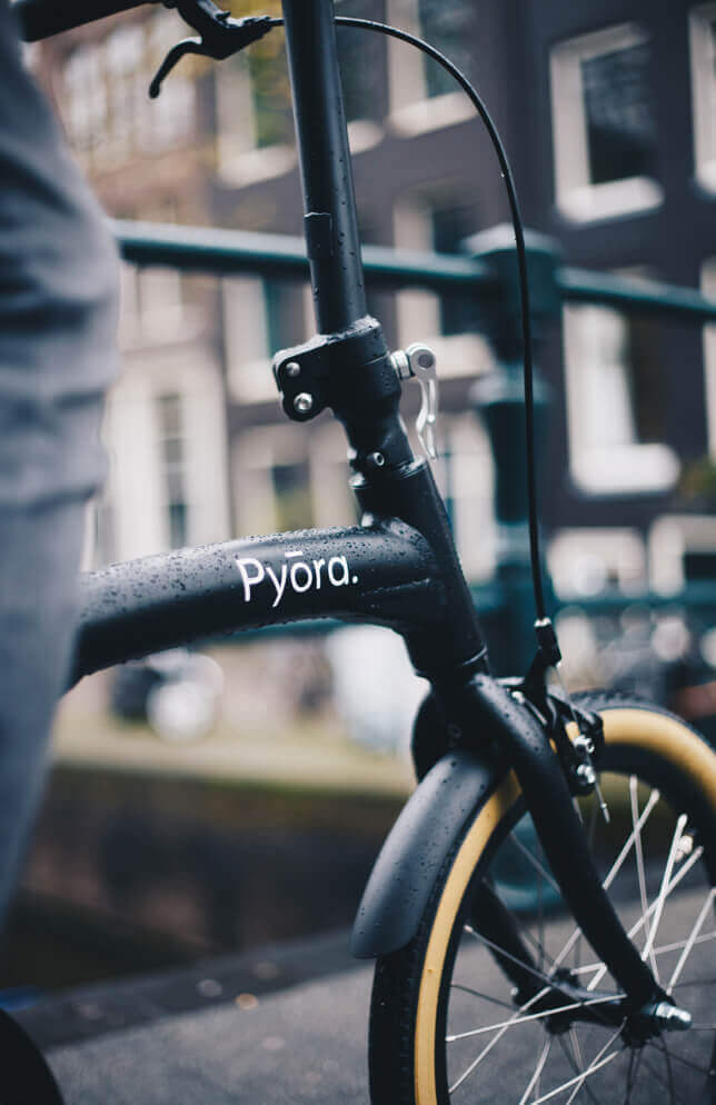 Pyora biking along the canals