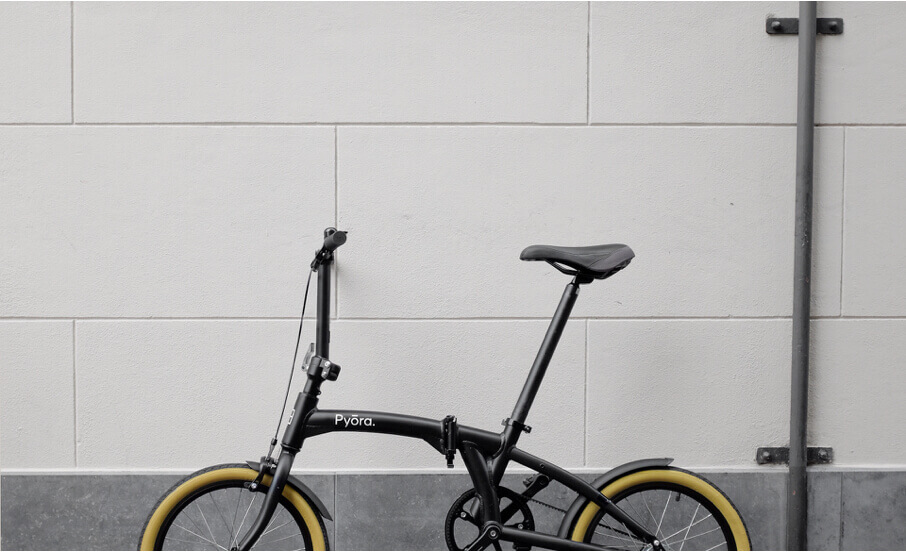 Pyora bike next to a wall